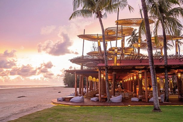 Apsara Beachfront Resort & Villa