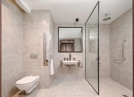 Serry Beach Resort - Beispiel Bad Doppelzimmer Deluxe Poolblick Twin (Zimmercodierung UDP)