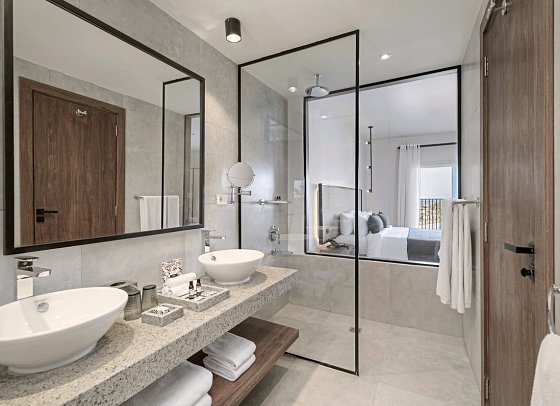 Serry Beach Resort - Bad Penthouse Suite (Zimmercodierung WU1)