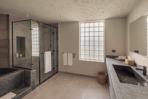 Sentido Naga Bay - Beispiel Bad Juniorsuite/Suite (Zimmercodierungen JBM, JBQ, J1Q, WBQ & W5M)