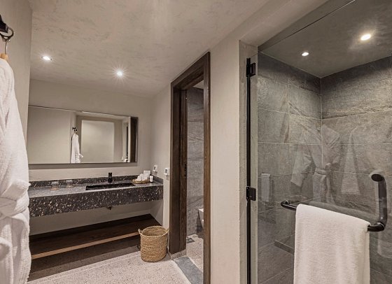 Sentido Naga Bay - Beispiel Bad Juniorsuite Swim Up Sentido Fitness Beachfront Meerblick (Zimmercodierung J9M)