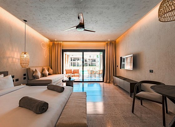 Sentido Naga Bay - Wohnbeispiel Juniorsuite Swim Up Gartenblick (Zimmercodierung JBQ)