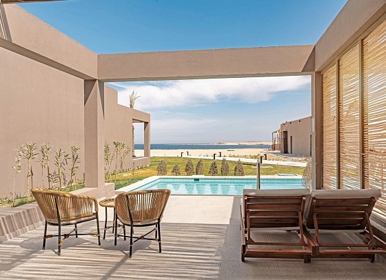 Sentido Naga Bay - Wohnbeispiel Swim Up Beachfront Meerblick (Zimmercodierungen WBQ & J9M)