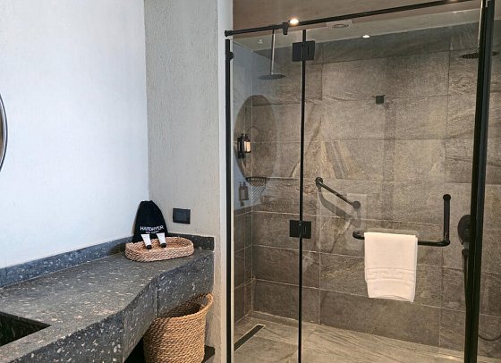 Sentido Naga Bay - Beispiel Bad Sentido Fitness Suite Sea View (Zimmercodierung WB1)