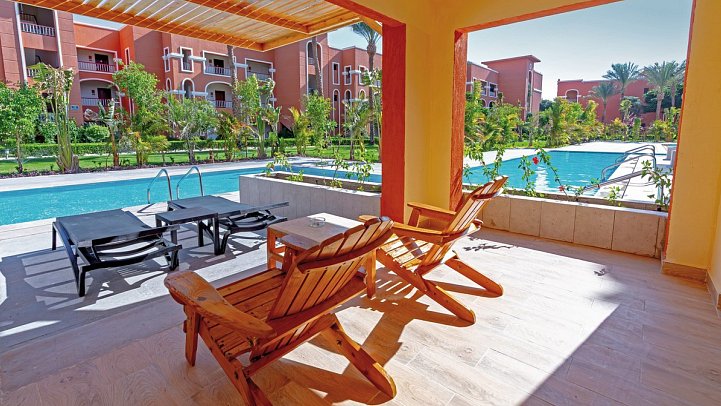 Sentido Caribbean World Soma Bay - Beispiel Terrasse Doppelzimmer Swim Up Gartenblick (Zimmercodierung D1Q)