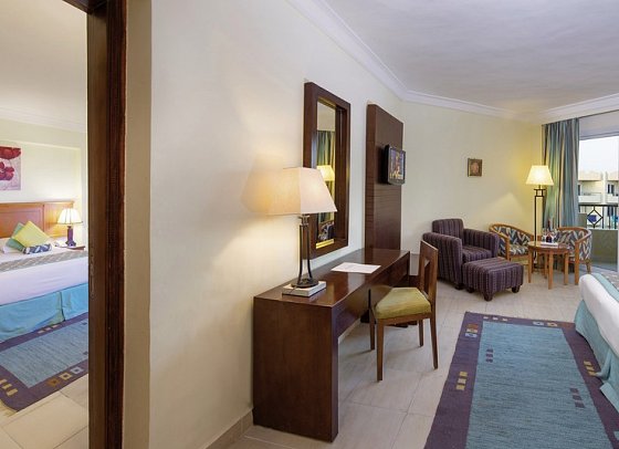 Amwaj Beach Club Abu Soma - Wohnbeispiel Familienzimmer mit Verbindungstür Poolblick (Zimmercodierung FVP)