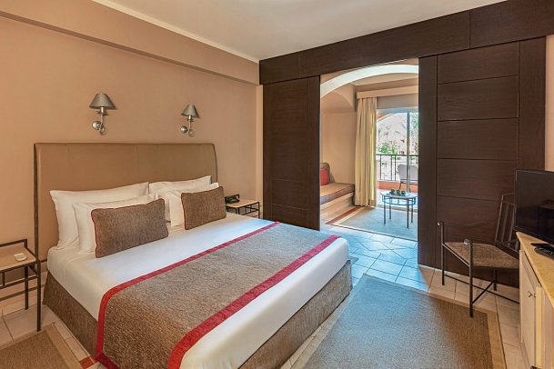 JAZ Makadi Oasis Resort - Wohnbeispiel Familienzimmer Deluxe Poolblick (Zimmercodierung FDP)