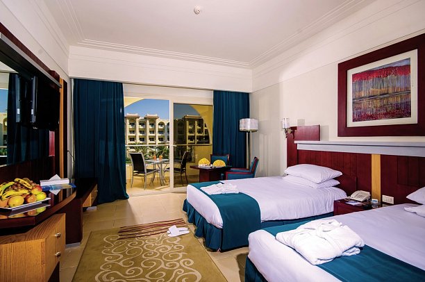 Serenity Alma Heights - Wohnbeispiel Doppelzimmer Club Deluxe Poolblick (Zimmercodierungen DDP & DCP)