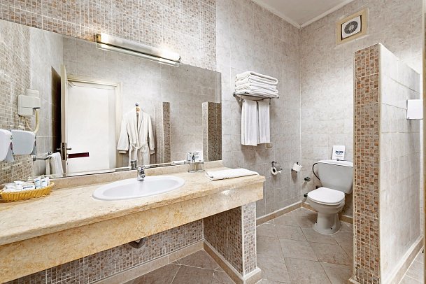 Three Corners Sunny Beach Resort - Beispiel Bad Doppelzimmer Komfort (Zimmercodierungen DFG & DC1)