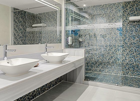 Pickalbatros Blu Spa Resort - Beispiel Bad Doppelzimmer Premium Meerblick (Zimmercodierung DMM)