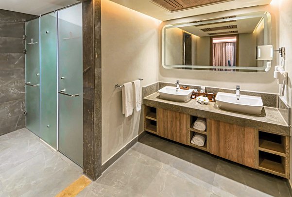 Rixos Premium Magawish Suites & Villas - Beispiel Bad Doppelzimmer Deluxe Gartenblick (Zimmercodierungen DDG, WBG, W2G, WCG & WC3)