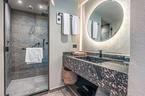 Aldiana Club Naga Bay - Beispiel Bad Doppelzimmer Swim Up (Zimmercodierung DBQ)