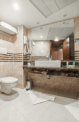 Golden Beach Resort - Beispiel Bad Doppelzimmer Standard Meerblick (Zimmercodierungen DGM & DCM)