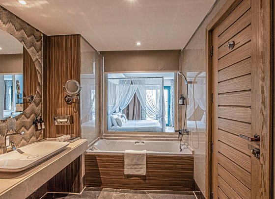 SUNRISE Garden Beach Resort - Beispiel Bad Juniorsuite Gartenblick (Zimmercodierung JB1)
