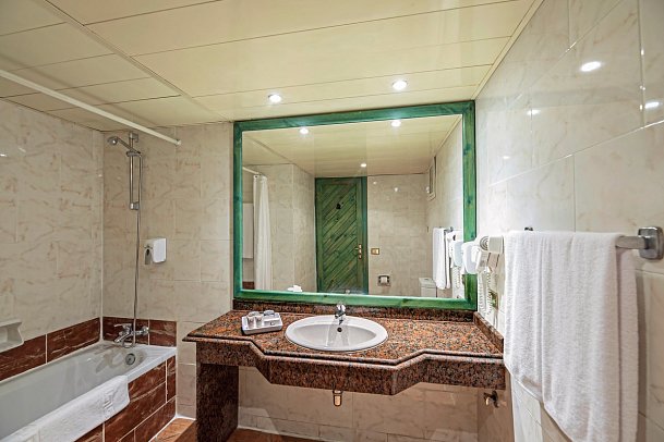 Arabia Azur Resort - Beispiel Bad (Zimmercodierungen DG1, DP1, DC1, DSI & DCI)