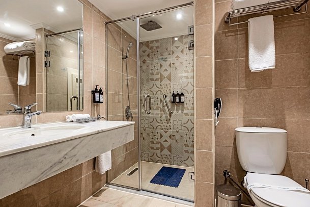 SUNRISE Holidays Resort - Beispiel Bad Doppelzimmer Superior Meerblick (Zimmercodierung DSM)