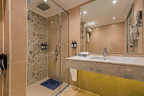 SUNRISE Holidays Resort - Beispiel Bad Doppelzimmer Premium Meerblick (Zimmercodierung DMM)