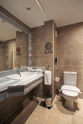 SUNRISE Aster Aqua Park Resort - Beispiel Bad (Zimmercodierungen DG1, DC1, DGG, DCG, DGN, DCN, DGM, DCM, U1Q, DCQ, FBQ & W1M)