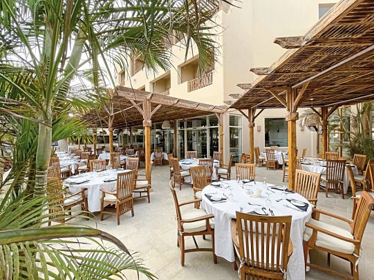 The Breakers Diving & Surfing Lodge