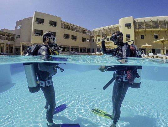 The Breakers Diving & Surfing Lodge