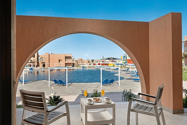 Pickalbatros Water Valley Resort - Neverland Hurghada - Beispiel Terrasse Familienzimmer Premium (Zimmercodierung FM1)