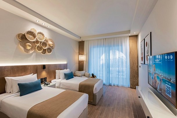 Desert Rose - Wohnbeispiel Doppelzimmer Premium Poolblick (Zimmercodierungen DMP & DC4)