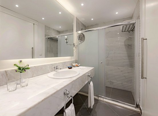 Desert Rose - Beispiel Bad Doppelzimmer Superior (Zimmercodierungen DS6, DC2, DSP & DC1)