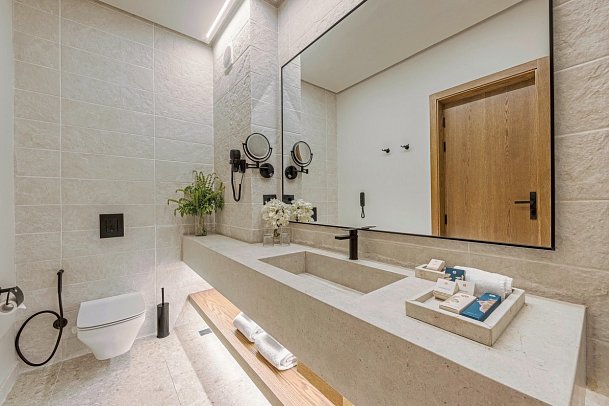 Desert Rose - Beispiel Bad Doppelzimmer Deluxe (Zimmercodierungen UDG, DC5, UDP & DC6)