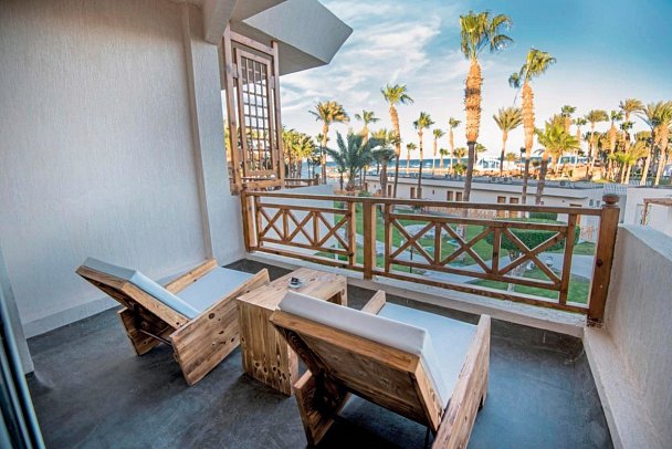 Meraki Resort - Beispiel Balkon Doppelzimmer Gartenblick Merakilous (Zimmercodierung DSG)