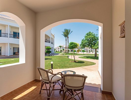 SUNRISE Alma Bay Resort - Wohnbeispiel Doppelzimmer Deluxe Garten-/Poolblick (Zimmercodierungen DGG & DCG)