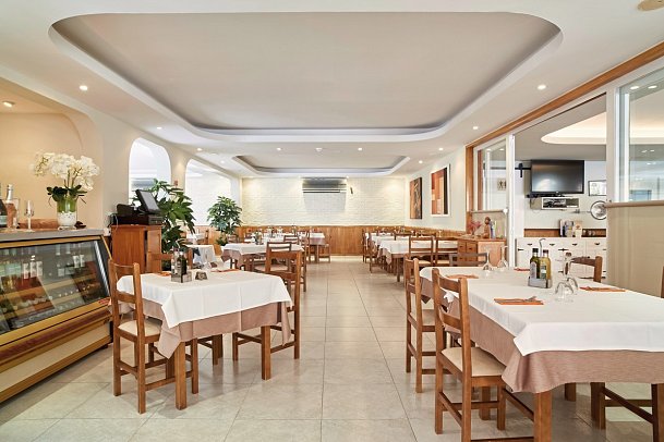 Invisa Aparthotel Casa Luis