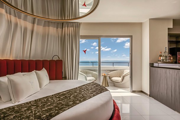 The Unexpected Ibiza Hotel - Wohnbeispiel Doppelzimmer Fashion Victim Meerblick (Zimmercodierung DBM)