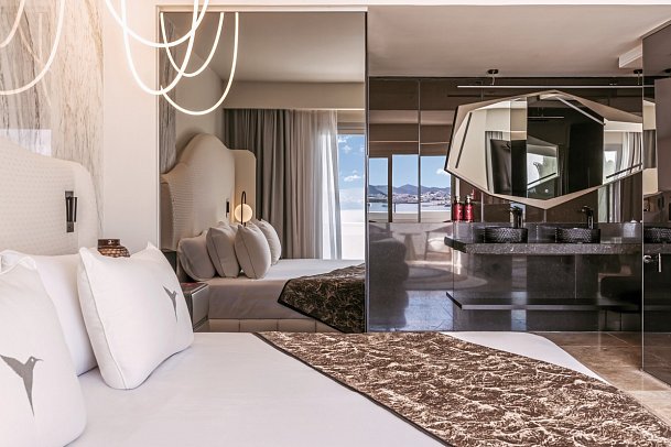 The Unexpected Ibiza Hotel - Wohnbeispiel Anything Can Happen Suite seitl. Meerblick (Zimmercodierung W1N)