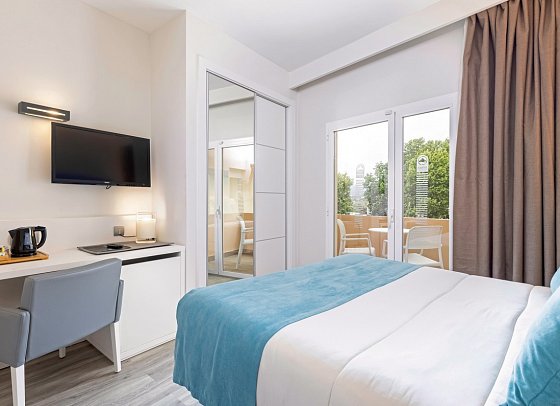 Invisa Es Pla - Wohnbeispiel Doppelzimmer Premium Superior Poolblick (Zimmercodierung DMP)
