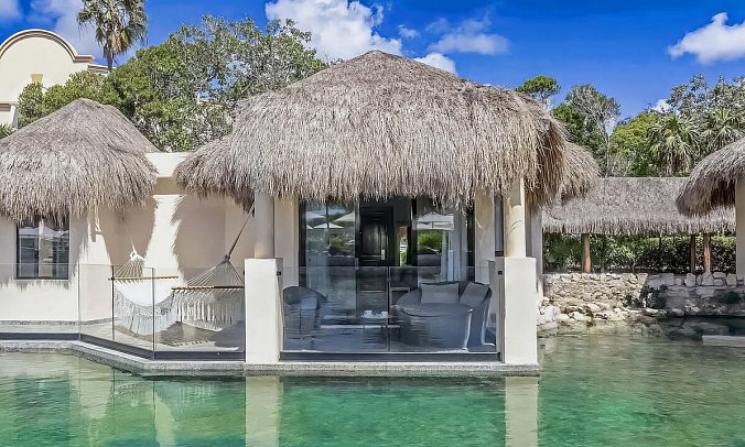 Grand Palladium White Island Resort & Spa - Wohnbeispiel Romance Bungalow by the Lake (Zimmercodierung BBC)
