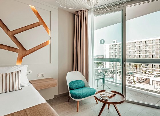 The Ibiza Twiins - Wohnbeispiel Doppelzimmer Discover seitl. Meerblick (Zimmercodierung D5N)