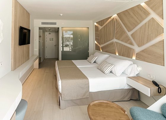 The Ibiza Twiins - Wohnbeispiel Doppelzimmer Elevate Upper Level seitl. Meerblick (Zimmercodierung DRN)