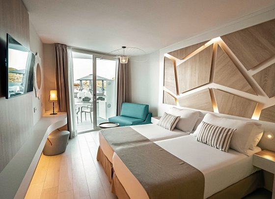 The Ibiza Twiins - Wohnbeispiel Doppelzimmer Embrace Solarium seitl. Meerblick (Zimmercodierung D6N)