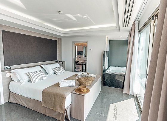 The Ibiza Twiins - Wohnbeispiel Doppelzimmer Premium Experience Meerblick (Zimmercodierung DMM)