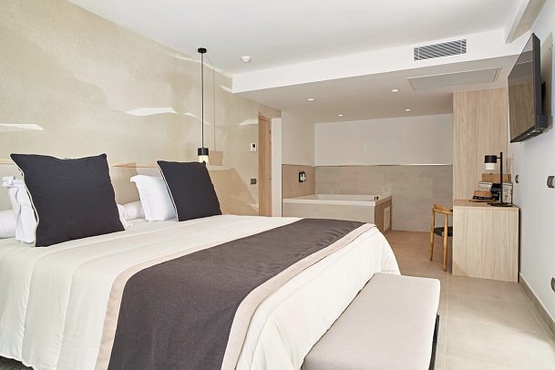 Invisa Cala Blanca - Wohnbeispiel Juniorsuite Collection VJG Meerblick (Zimmercodierung JTM)