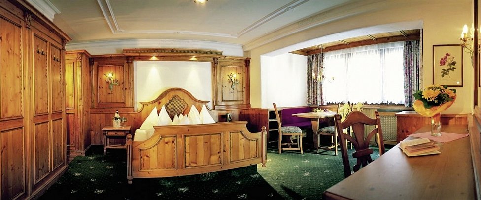 DAS Kaltschmid - Familotel Tirol - Wohnbeispiel Doppelzimmer Balkon (Zimmercodierung DB2)