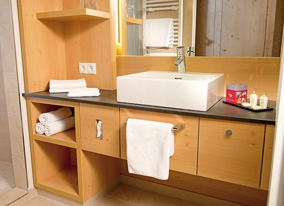 Tirolerhof - Beispiel Bad Doppelzimmer Komfort (Zimmercodierung DF1)