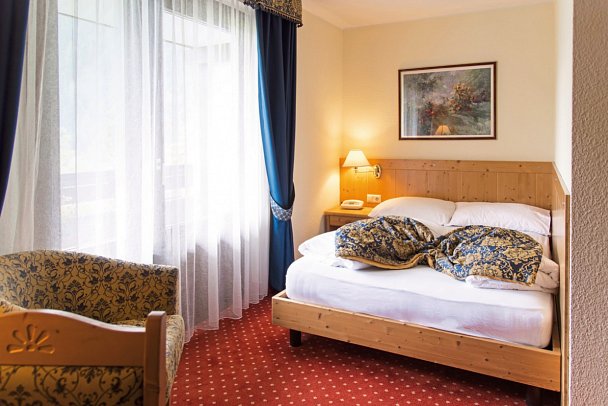 Alpenhof - Wohnbeispiel Doppelzimmer Queensize (Zimmercodierung DB1)