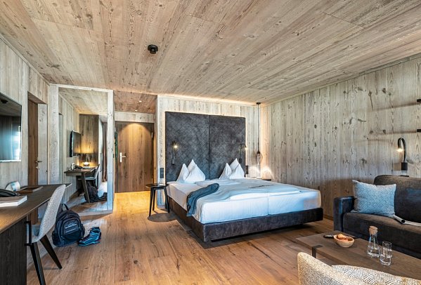 Dolomiten Residenz Sporthotel Sillian - Wohnbeispiel Familienzimmer Landleben (Zimmercodierung FB1)