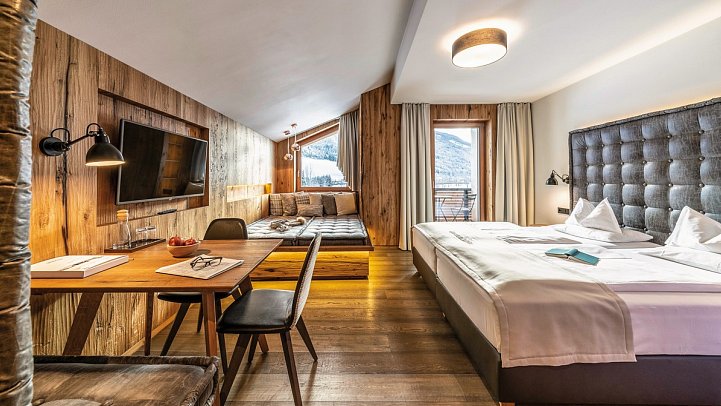 Dolomiten Residenz Sporthotel Sillian - Wohnbeispiel Familienzimmer Landleben (Zimmercodierung FB1)