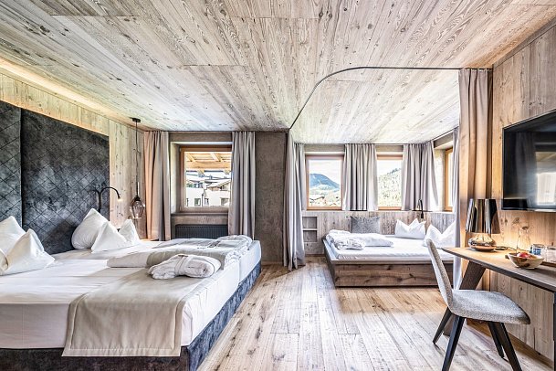 Dolomiten Residenz Sporthotel Sillian - Wohnbeispiel Familienzimmer Landleben (Zimmercodierung FB1)