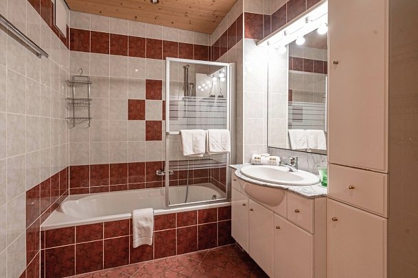 Hotel Gasthof Andreas - Beispiel Bad Familienzimmer 2 Raum (Zimmercodierung FB1)