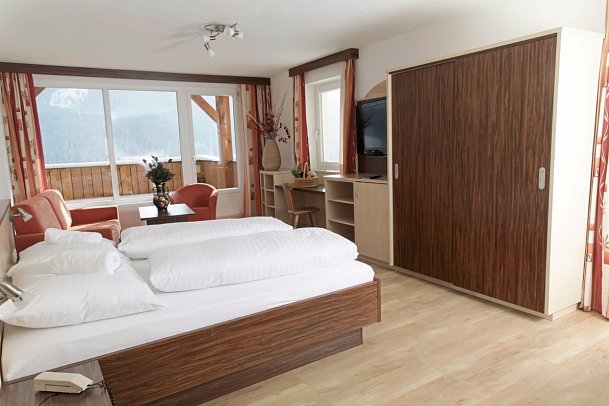 Hotel Gasthof Andreas - Wohnbeispiel Familienzimmer Standard (Zimmercodierungen FG1 & DD1)