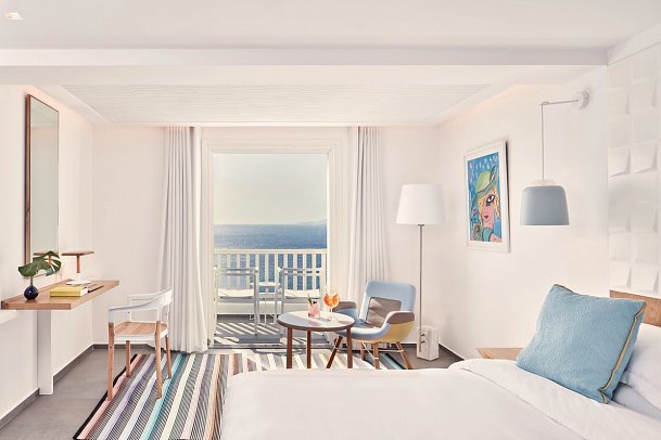 Myconian Korali - Wohnbeispiel Doppelzimmer Deluxe Rinia seitl. Meerblick (Zimmercodierung DDN)