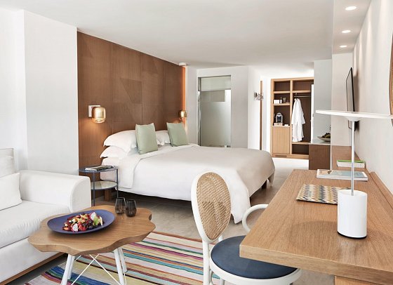 Myconian Korali - Wohnbeispiel Doppelzimmer Deluxe Rinia seitl. Meerblick (Zimmercodierung DDN)